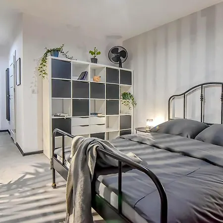 Na Zlotej Podkowie 2 *