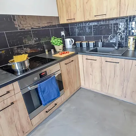Apartment Na Zlotej Podkowie 2 *